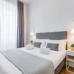 Colonna Luxury Apartment