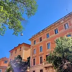 Colonna Luxury Apartment