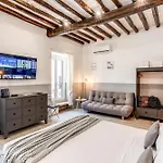 Costaguti 36 Apartment