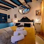 Ωlimpiα Apartment