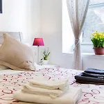 Perla - Cozy Apartment In Piazza Navona