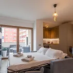 Aurealiving - Trastevere Suite With Rooftop & Gym, Your Place In Rome