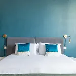 Elegant Apt With Two Bedrooms