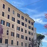 Deluxe One Bedroom Apartment, Perfect Location, Air Cond