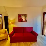 La Casa Delle Camelie