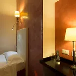Floris Hotel