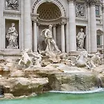 Fontana Di Trevi Casa Con Terrazzo