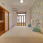 Domus Mariposa