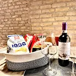 Buonarroti Art Home. Luxury And History At Home