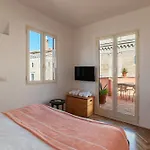 Apartment With Terrace In Via Del Pellegrino - Fromhometorome