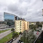 Stylish & Cozy - 5 Star Location- Balcony - City View