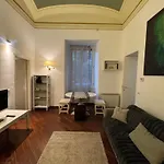 Cozy Apartment Near Colosseum