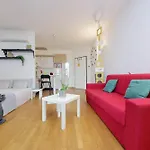Julie\'S Flat