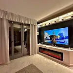 Luxury Apartment With Spa And Free Parking