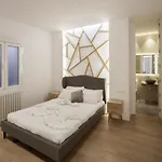 Elegant Retreat In City Center