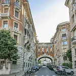 Modern Apartment 100 Meters From Piazza Mincio