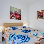Cozy 2-Bedroom Flat With Balcony In Monteverde