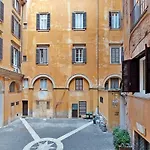 Pantheon Apartment Rondanini