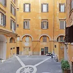 Pantheon Apartment Rondanini