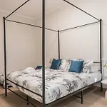 C2 Top Class Apartment, 2 Camere Da Letto Con Giardino In Zona Via Veneto Distante 15 Minuti A Piedi Da Fontana Di Trevi