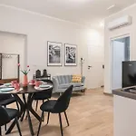 C2 Top Class Apartment, 2 Camere Da Letto Con Giardino In Zona Via Veneto Distante 15 Minuti A Piedi Da Fontana Di Trevi