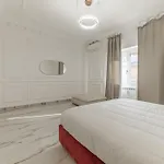New Roma - Elegant, Modern With Terrace