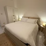 Pietra Apartment 2 , Colosseo