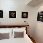 Luxury Av
