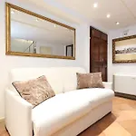 Beatrix Apartment In Trastevere