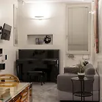 Restart Accommodations Nettuno Stylish Trevi Fountain Apartment With Terrace