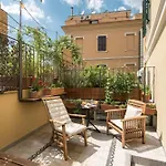 Palm Gallery Hotel
