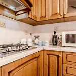 Fara Sabina Large Aparment
