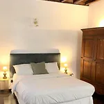 Elegant Apartment In Rome\'S Historic Center