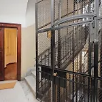 4Bnb - Giant Giuliana Vatican Museum