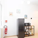 Modern Two-Room Apartment For 2, 20 Minutes From Termini