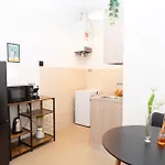 Modern Two-Room Apartment For 2, 20 Minutes From Termini
