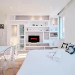 Elegant Apartment Near The Centre - Wi-Fi & Netflix Free
