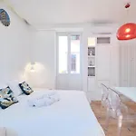 Elegant Apartment Near The Centre - Wi-Fi & Netflix Free