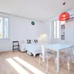 Elegant Apartment Near The Centre - Wi-Fi & Netflix Free