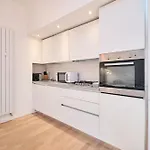 Elegant Apartment Near The Centre - Wi-Fi & Netflix Free