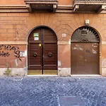 Romantic Refuge In Piazza Navona