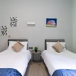 Leoni Di Giada Guesthouse - Close To Central Station