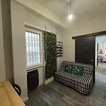 Relax & Explore Stylish Apartment In Rome
