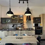 Relax & Explore Stylish Apartment In Rome