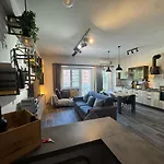 Relax & Explore Stylish Apartment In Rome
