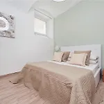 Friendly Rentals Amour