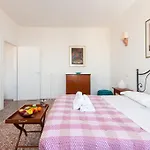 Giambullari Apartment