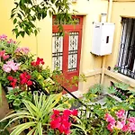 Giuseppe Avezzana Apartment