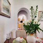 Stunning Pantheon Apartment