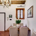 Stunning Pantheon Apartment